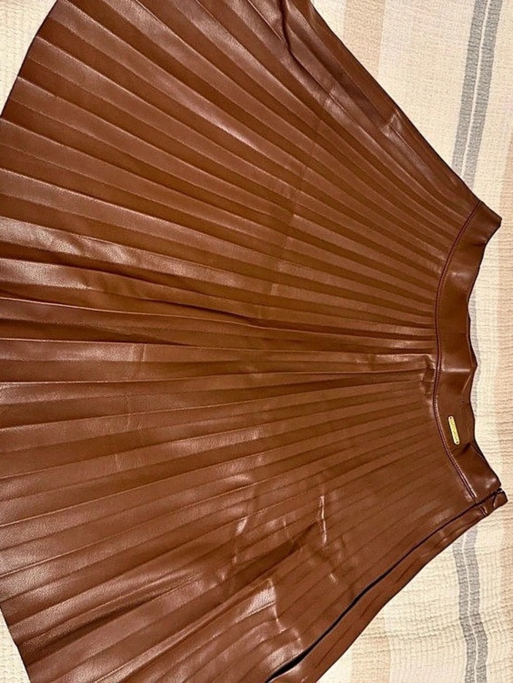 2 short skirts COVINGTON / Mark New York Pleated A-Line Skirt in Brown and Black